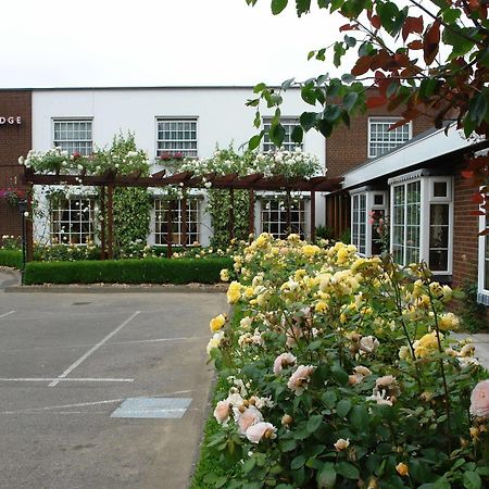Oaklands Lodge Hotel Saint Saviour Экстерьер фото