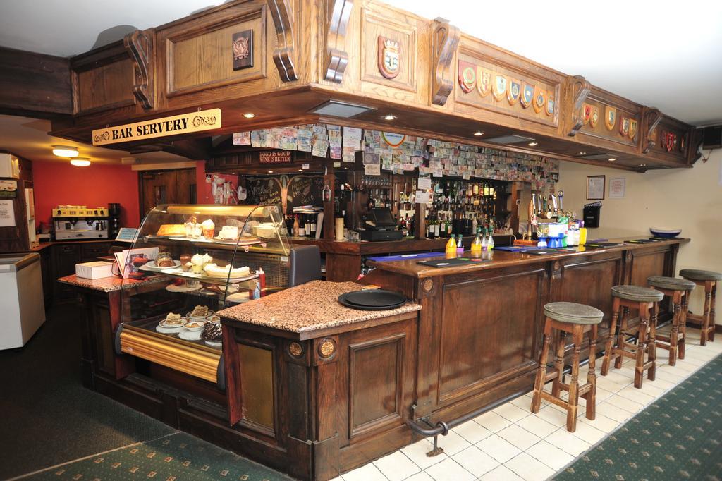 Oaklands Lodge Hotel Saint Saviour Экстерьер фото