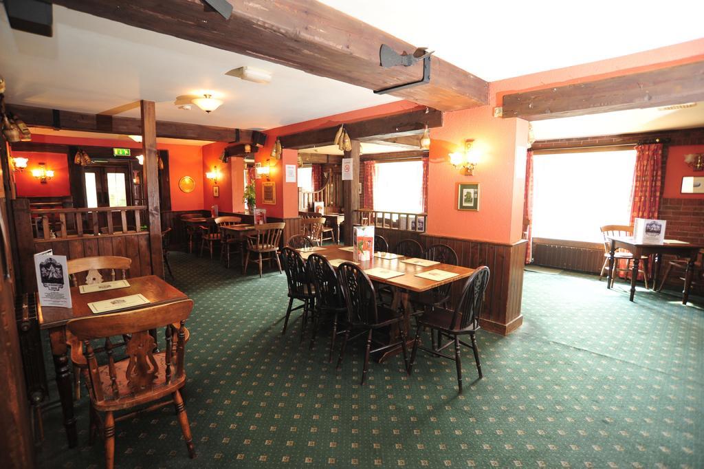 Oaklands Lodge Hotel Saint Saviour Экстерьер фото