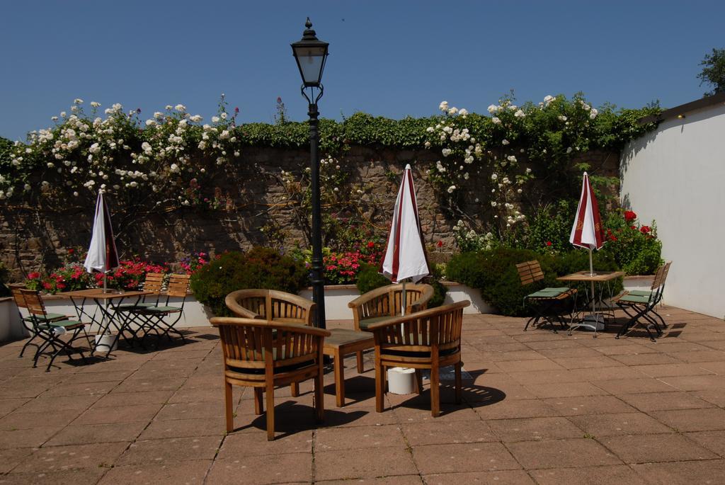 Oaklands Lodge Hotel Saint Saviour Экстерьер фото