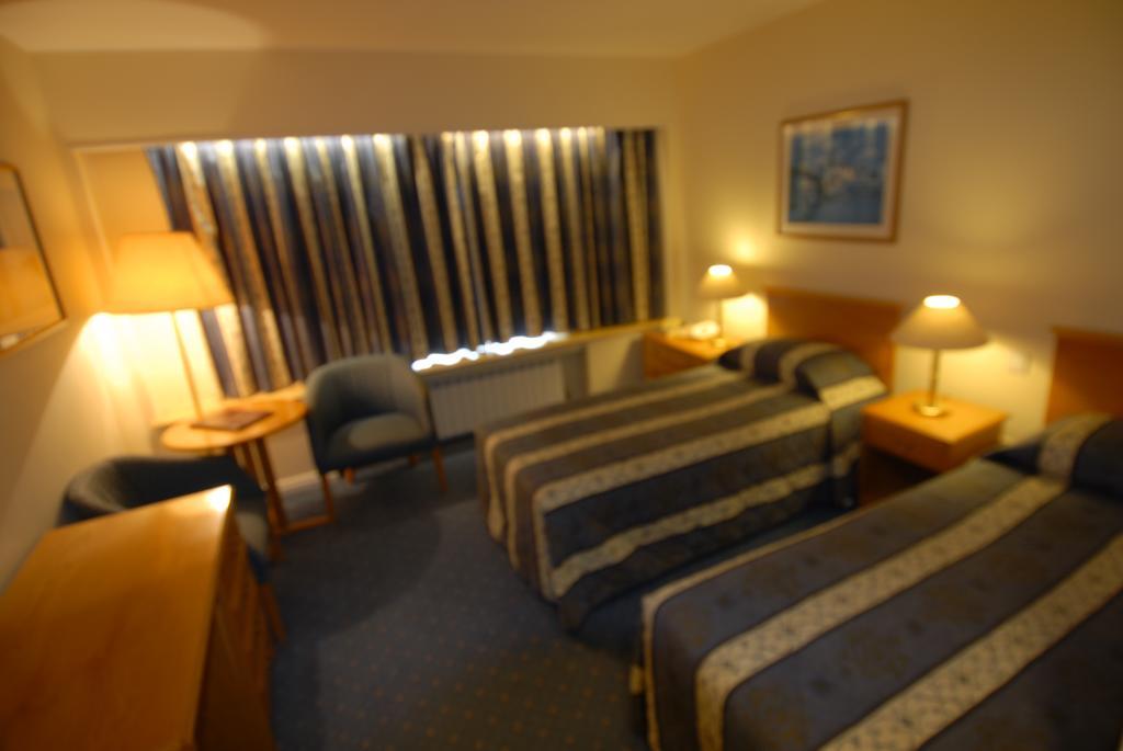 Oaklands Lodge Hotel Saint Saviour Экстерьер фото
