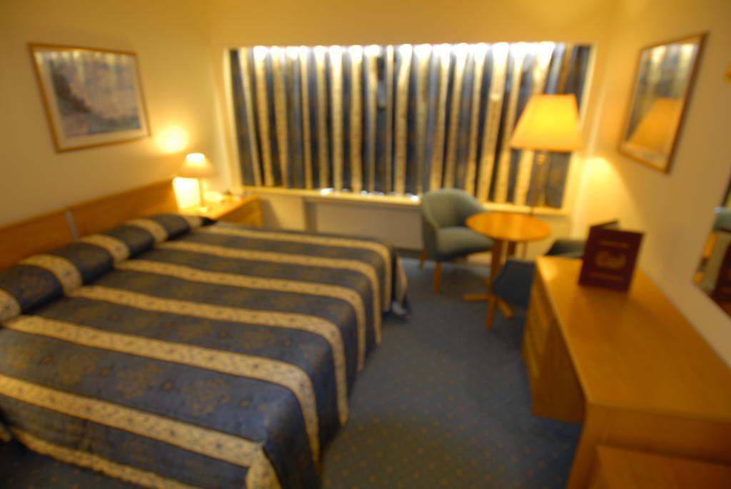 Oaklands Lodge Hotel Saint Saviour Экстерьер фото