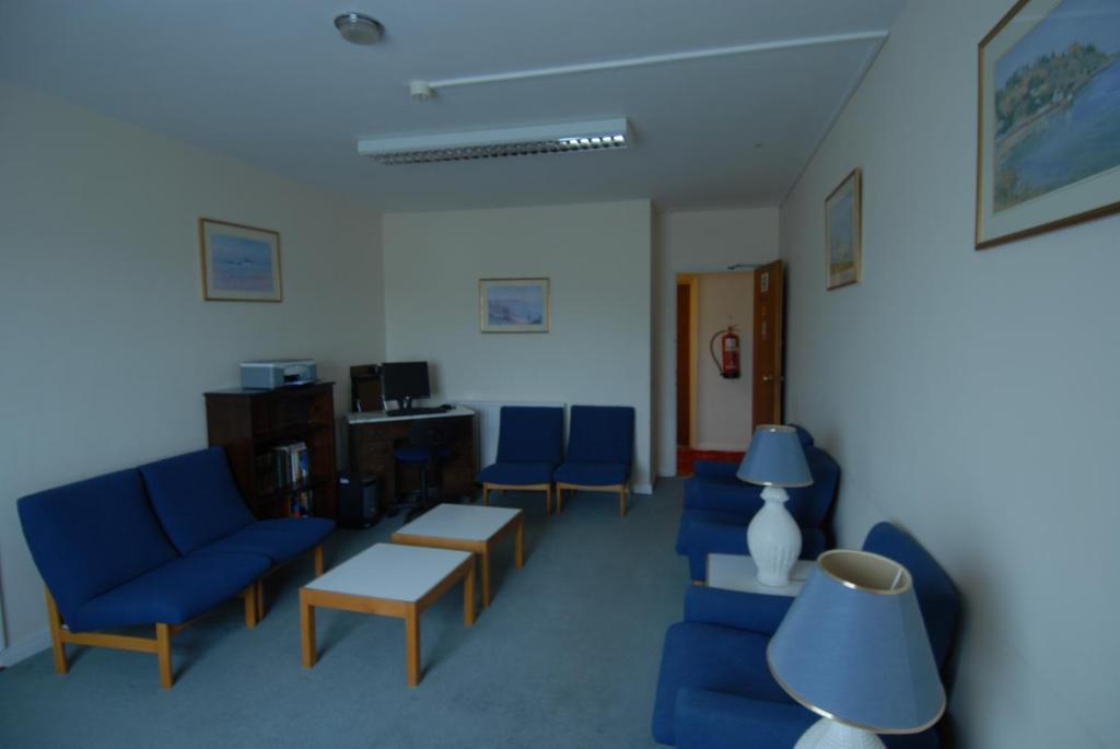 Oaklands Lodge Hotel Saint Saviour Экстерьер фото